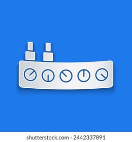 Icono de controlador de mezclador de sonido aislado sobre fondo azul. Botones deslizantes del equipo Dj. Consola de mezcla. Estilo de arte de papel. Vector