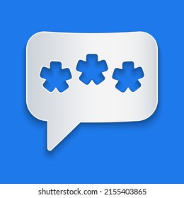 Icono de chat de la burbuja de la voz del corte de papel aislado en fondo azul. Icono de mensaje. Símbolo de chat de comunicación o comentario. Estilo de arte de papel. Vector