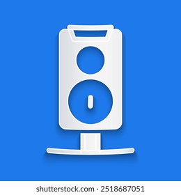 Icono de altavoz estéreo cortado en papel aislado sobre fondo azul. Altavoces del sistema de sonido. Icono de música. Equipo de bajos de altavoces de columna musical. Estilo de arte de papel. Vector