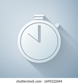 Icono de Stopwatch de corte de papel aislado en fondo gris. Signo del temporizador de tiempo. Signo del ronómetro. Estilo de arte de papel. Ilustración vectorial