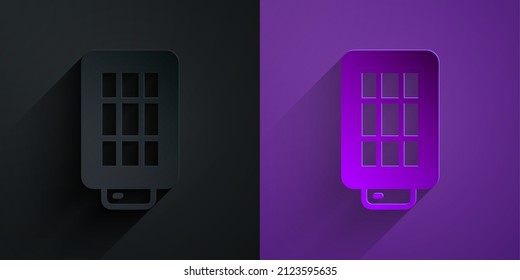 Cortado de papel Bombilla Studio en el icono de softbox aislado en negro sobre fondo morado. Diseño de reflexión de sombra. Estilo de arte de papel. Vector