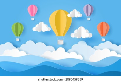 Papierschnitt-Stil von bunten Heißluftballons und Wolke über dem Meer mit blauem Himmel. Vektorgrafik