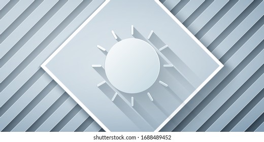 Papier schneidet Sun Symbol einzeln auf grauem Hintergrund. Sommersymbol. Guten Sonnentag! Kunststil aus Papier. Vektorgrafik