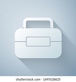 Papier geschnitten Toolbox Symbol einzeln auf grauem Hintergrund. Werkzeugkasten-Zeichen. Kunststil aus Papier. Vektorillustration-Illustration