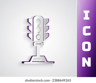 Icono de luz de tráfico de corte de papel aislado en fondo gris. Estilo de arte de papel. Vector