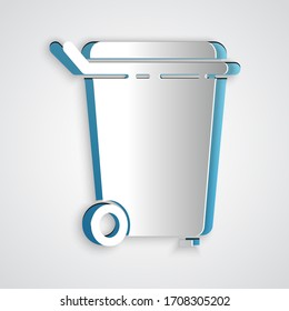 Corte de papel La basura puede enmarcar el icono aislado en fondo gris. Signo de basurero. Icono de la canasta de reciclaje. Icono de basura de oficina. Estilo de arte de papel. Ilustración vectorial