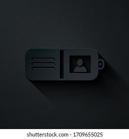 Icono de cartera de corte de papel aislado en fondo negro. Icono de compra. Símbolo de ahorro de efectivo. Estilo de arte de papel. Ilustración vectorial