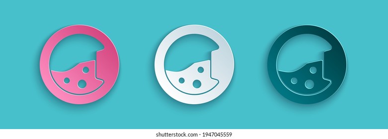 Icono del lavaparabrisas de corte de papel aislado en fondo azul. Icono de lavadora. Lavadora de ropa - lavadora. Símbolo del dispositivo residencial. Estilo de arte de papel. Vector