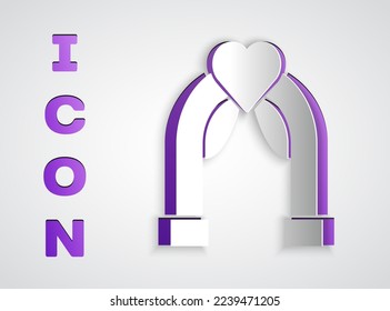 Icono del arco de la boda de corte de papel aislado en fondo gris. Decoración de bodas. Estilo de arte de papel. Vector