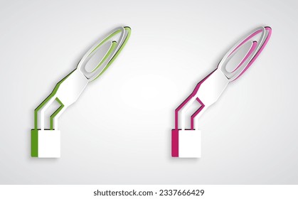 Icono de la antorcha de soldadura de corte de papel aislado en fondo gris. Estilo de arte de papel. Vector