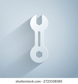 Icono de llave inglesa de corte de papel aislado sobre fondo gris. Estilo de arte de papel. Vector
