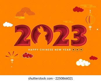 Papier-Schicht-Schnitt 2023 Zahl mit Kaninchen, Qing-Münzen, Wolken auf orangefarbenem Rhombus geometrischem Muster Hintergrund für glückliches chinesisches Neujahrskonzept.
