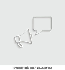 icono de megáfono de papel con icono de discurso de burbuja