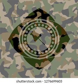 paper pin icon inside camo emblem