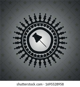 Papier-Pin-Symbol in dunklem Abzeichen oder Emblem