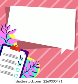 Papel con plano sobre fondo de color brillante. Soporte de texto blanco con información importante. Burbuja de voz vacía para el mensaje principal. El globo de diálogo contiene anuncios.