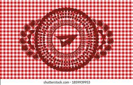 icono del plano de papel dentro del mantel rojo de cuadros con emblema realista. Restaurante de ambiente elegante. Ilustración vectorial. 
