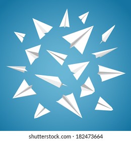 Juego de plano de papel. Conjunto de aviones de papel en diferentes direcciones.