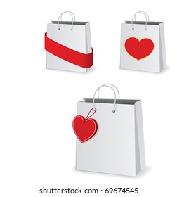 paper shopping bag with heart tag