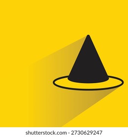 Icono del sombrero del partido con la sombra en el fondo amarillo