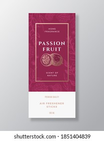 Passion Fruit Home Dugrance Abstrakte Vektordesign Vorlage. Handgezeichnete Sketch-Blumen, Blätterhintergrund und Retro-Typografie. Premium Room Parfüm Packaging Design Layout. Realistische Mock up Isolated.