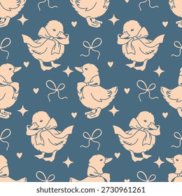 Pastellnahtloser Hintergrund mit niedlichen Frühlingsducklings im dunklen Cottagecore-Stil. Handgezeichnetes romantisches Muster für Osterverpackungspapier, Stoff, Tapete und Kindergarten-Dekor.