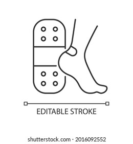 Patches for blisters linear icon. Skin protection from friction. Sterile dressing. Thin line customizable illustration. Contour symbol. Vector isolated outline drawing. Editable stroke