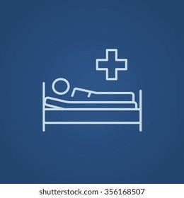 Paciente tendido en el icono de la línea de cama para web, móvil e infografía. Icono azul claro del vector aislado en fondo azul.
