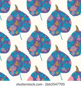Un patrón de hojas de tilo de otoño, cada hoja con una variedad de colores y texturas. Turquesa y lila. Fondo claro. Para textiles, postales, embalajes, invitaciones y Anuncios