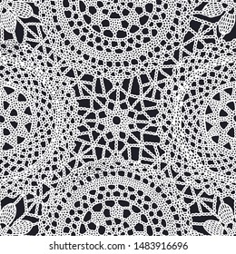 Pattern beautiful circular crochet napkins