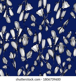 Patrón con flores salvajes de verano. Flor Campana. Fondo floral con delicadas y hermosas flores de verano. Flor decorativa de varias formas. Para textiles, papel pintado, pancartas, diseño. Gráficos de material.