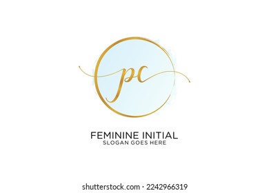 Logo de escritura a mano de PC con la firma de vector de plantilla de círculo, boda, moda, floral y botánica con plantilla creativa.
