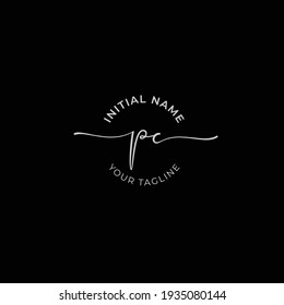 pc vector inicial de logotipo de firma de escritura a mano. Grabado manual para diseños