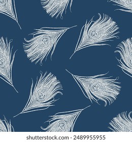 Pfauenfedermuster auf weißem Hintergrund. Zweifarbiges Pfauenfedernahtloses Muster mit marineblauem Hintergrund. Designelement zum Verpacken von Papier, Textil, Stoff, Bildschirmhintergrund.