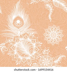 Las plumas de pavo real al estilo étnico oriental, mehendi, tradicional adorno floral de henna blanca india. Patrón transparente, fondo. Ilustración vectorial.