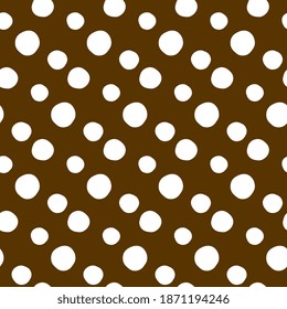 Guisantes, puntos blancos sobre un fondo amarillo oscuro. Patrón vectorial sin soldadura para tela, cubierta, papel pintado.