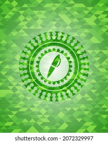 icono de pluma dentro del emblema verde con fondo de estilo ecológico mosaico. 
