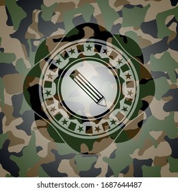 icono de lápiz dentro del emblema camuflado