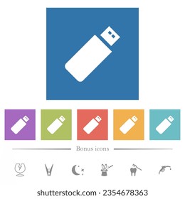 Pendrive iconos blancos planos en fondo cuadrado. 6 iconos de bonificación incluidos.
