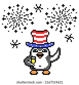 Pinguin feiert den 4. Juli, Pixelkunst-Charakter einzeln auf weißem Hintergrund. Old School Retro 80's-90's 8-Bit Slotmaschine, Videospiel-Grafik. Cartoon USA Unabhängigkeitstag Maskottchen.