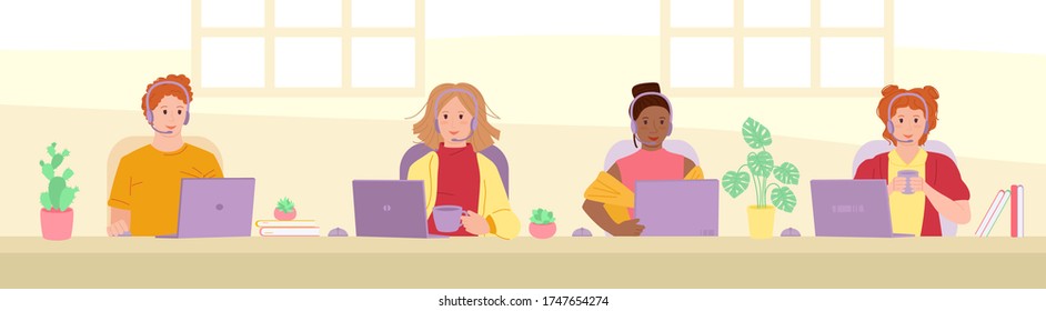La gente responde llamadas en el centro de llamadas. Colectivo de caricaturas empleado multiétnico con computadoras, plantas de hogar, auriculares. Concepto de personal del departamento de asistencia al cliente. Ilustración aislada del vector