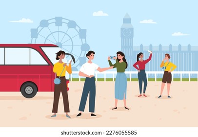 Viaje en autobús. Hombres y mujeres se paran al lado del vehículo y toman fotos de lugares de interés. Excursión por la ciudad extranjera. Viajes y turismo, vacaciones y vacaciones. Dibujo vectorial plano de dibujos animados