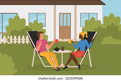 Amigos vecinos de la gente relajándose en la ilustración vectorial del picnic de verano. Personajes de caricatura mujeres sentadas en tumbonas en el patio trasero, tomando té durante las vacaciones de fin de semana, fondo de actividades de ocio