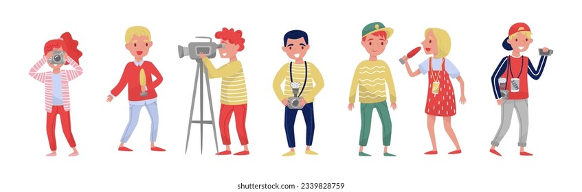 People Journalist und Kameraman Presenting and Reporting News Vector Set