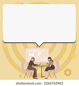 Leute, die am Tisch sitzen und die neuesten Nachrichten diskutieren. Die Blase des weißen Dialogs enthält wichtige Informationen. Leeres großes Whiteboard für Text auf hellfarbigem Hintergrund.