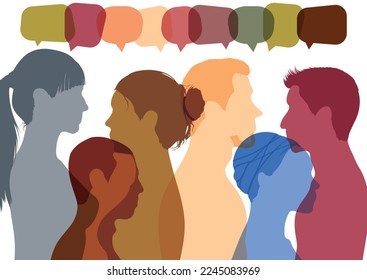 La gente habla entre la multitud y personas de diferentes orígenes. La comunicación y las ideas son compartidas por muchas personas multiétnicas. Vector. Una sensación de confusión. Población de diversas etnias.