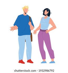 Gente Hablando Y Discutiendo Juntos Vector. Los Jóvenes Y Las Mujeres Hablando, Tienen Divertidas Discusiones O Planean La Unternidad. Caracteres Comunicación De Chicas Y Muchachas Ilustración De Dibujo Plano