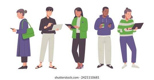 Gente usando gadgets. Hombres y mujeres con smartphones, tablets y laptops trabajan y se comunican. Ilustración vectorial en estilo plano