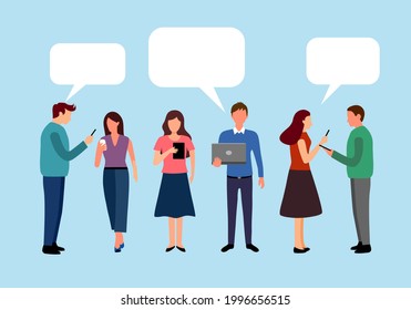 Menschen, die Smartphone, Tablet und Laptop verwenden und in flachem Design berechnet werden. Social-Media-Netzwerk, digitale Kommunikation, Chat-Nachricht, Video-Call-Konzept.