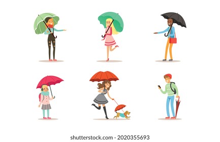 Gente caminando bajo el juego de paraguas, hombres y mujeres alegres relajando la ilustración de vectores de dibujos al aire libre